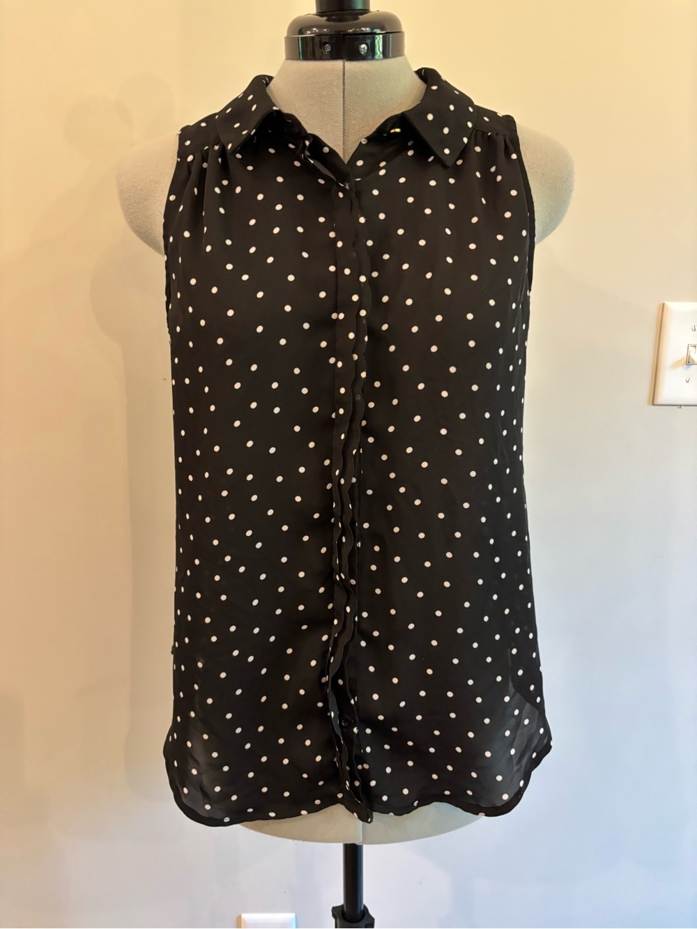Elleā Black Sleeveless Polka Dot Button-Front Blouse 0157